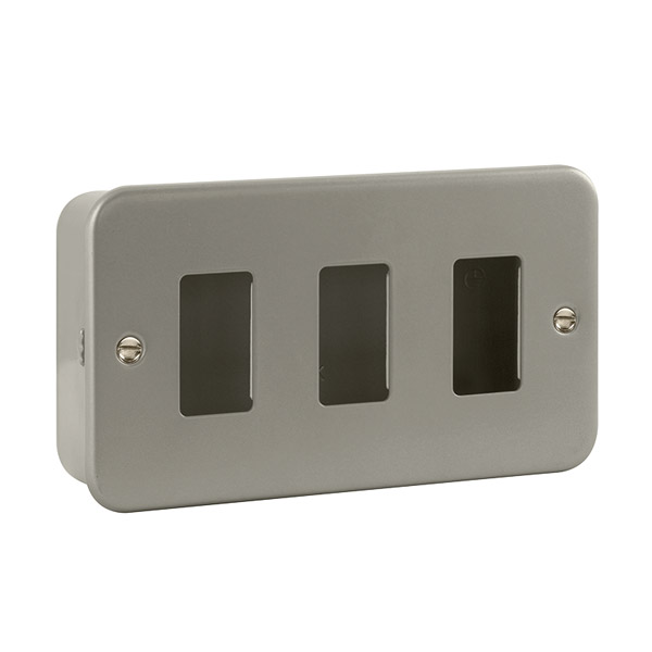 Click 3 Gang Frontplate & Plain Back Box Metal Clad 